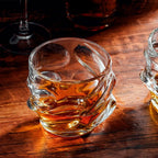 Copo de Whisky Escultural em Vidro Torcido