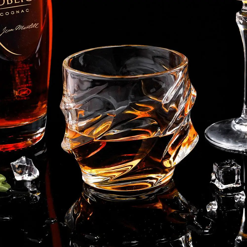 Copo de Whisky Escultural em Vidro Torcido