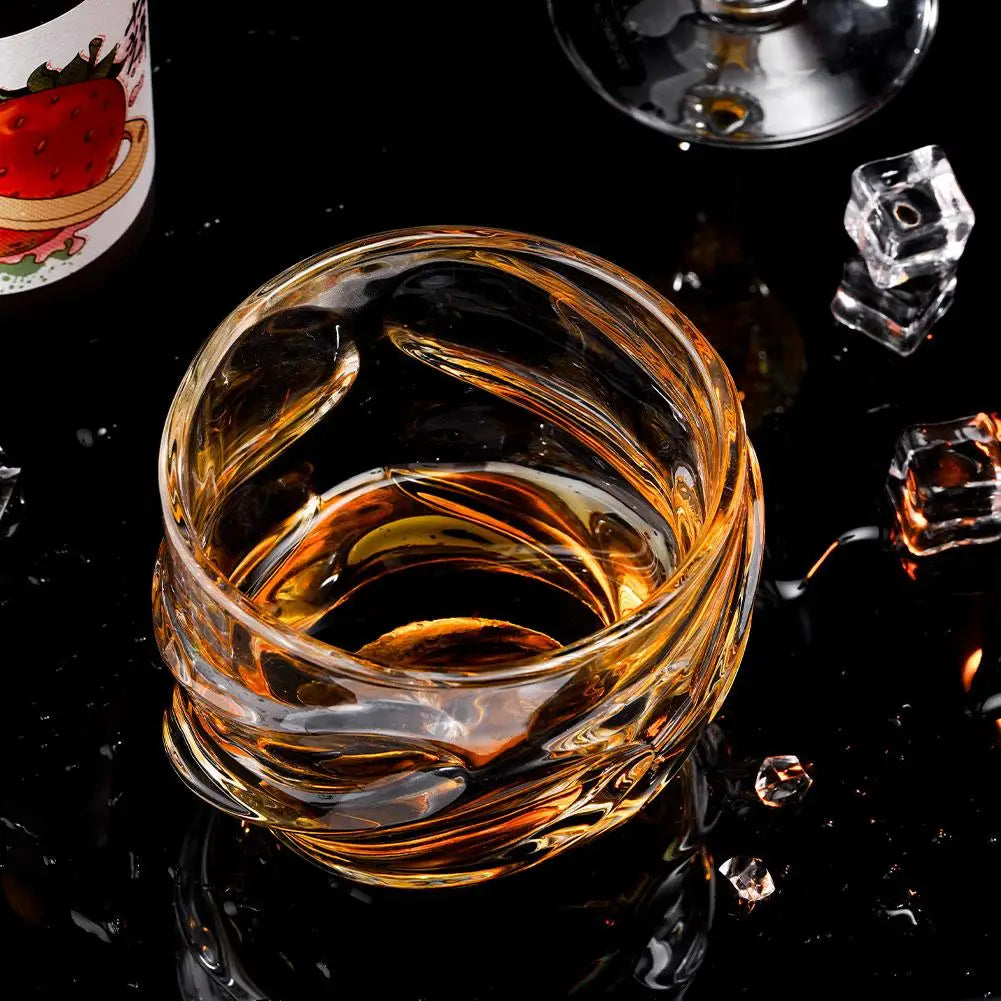 Copo de Whisky Escultural em Vidro Torcido