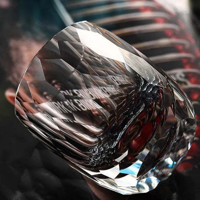 Copo Austríaco de vidro lapidado com corte Diamante
