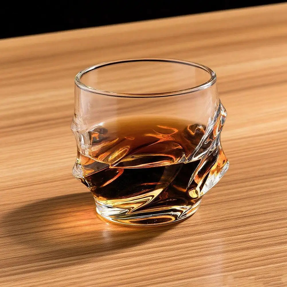 Copo de Whisky Escultural em Vidro Torcido